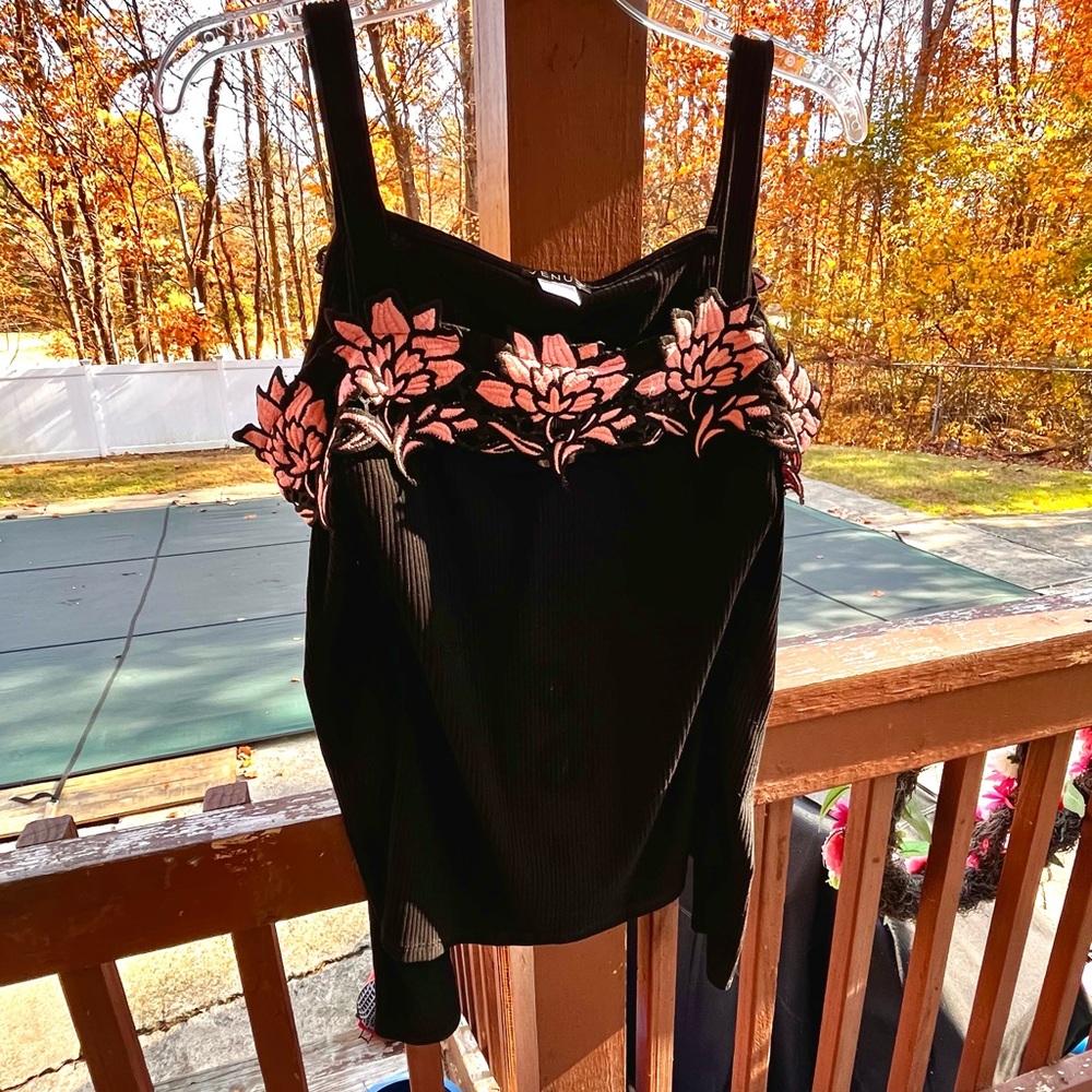 Venus cold shoulder sweater size large